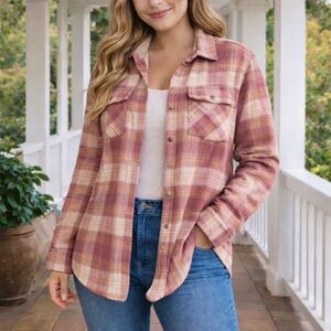 💗 (NWOT) Sherpa-lined Button Down